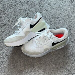 WOMENS 7 NIKE Sneakers